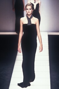 GiorgioArmani1996WomenFW56.thumb.jpg.22b60b4d6b57d0833d81187b11774d89.jpg