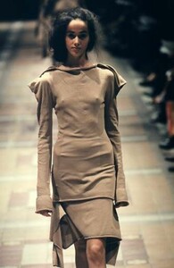 IsseyMiyakeSS1998RTW(3).thumb.jpg.f5c7f572fded0d71d67073e855c964fb.jpg