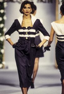 JacquesFath1993WomenRTW38.thumb.jpg.dd86990c258ade6efe98db322d8dcc2b.jpg