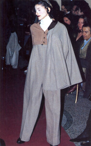 Jean-PaulGaultierAW1993RTW.thumb.jpg.77076d35f8b8c6f145f40c7d62c3a519.jpg