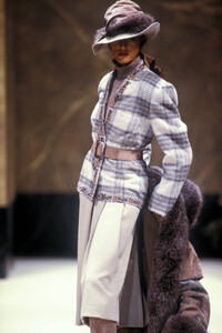 JeanLouisScherrer1988HauteCoutureFW36.thumb.jpg.e78ff1a03102bda691a8dd50142821d1.jpg