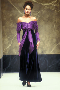 JeanLouisScherrer1988HauteCoutureFW60.thumb.jpg.f5de027f67f87b2bf778e4a05b896809.jpg