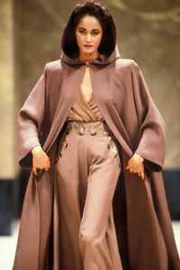 JeanLouisScherrer1988HauteCoutureFW9.thumb.jpg.1649927f425af4c687f426783d5416db.jpg