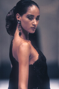 JeanLouisScherrer1989HauteCoutureFW14.thumb.jpg.0e3cf30a7600c97f8a5db37e71b41e73.jpg