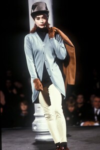 JeanPaulGaultier1989WomenRTW108.thumb.jpg.e8ea1311637e28cde2ad28c21f8be1e4.jpg