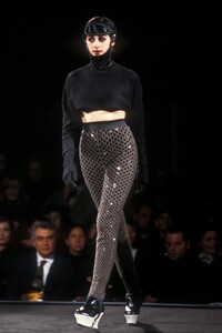 JeanPaulGaultier1989WomenRTW113.thumb.jpg.9963f4ccc15525a1419d3fb7e3859c67.jpg