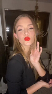 Josephine Skriver - TikTok 13.jpg