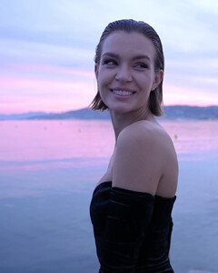 Josephine Skriver - TikTok 26.jpg