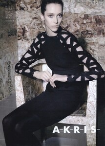 Klein_Akris_Fall_Winter_2009_10_01.thumb.jpeg.0d73e11265e25dd15c20cb8879ddd10b.jpeg