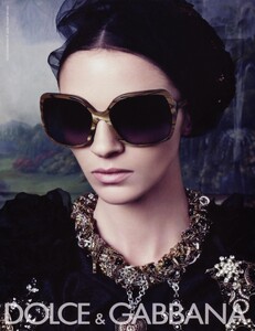 Klein_Dolce__Gabbana_Spring_Summer_2009_03.thumb.jpeg.9f4145addb2c5f7e14c336b93cd5986b.jpeg