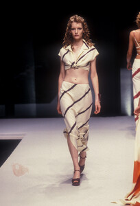 Krizia1997WomenRTW95.thumb.jpg.291624483279181263e31b5600e0d751.jpg