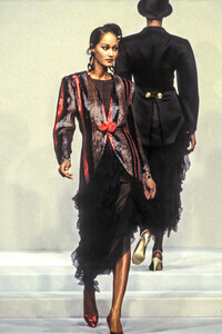 LouisFeraud1993HauteCoutureSS28.thumb.jpg.ba90277e916618bb813dbe12f0884000.jpg