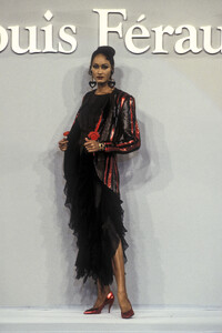 LouisFeraud1993HauteCoutureSS29.thumb.jpg.6e7da9a79a2d49694ccb552b7e6ceded.jpg