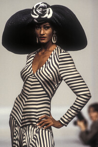 LouisFeraud1993HauteCoutureSS33.thumb.jpg.7c7bcf95b3e98d4b55a124d9a5f515fd.jpg
