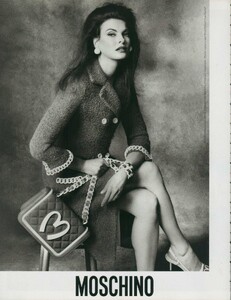 MOSCHINOAdUS2014.thumb.jpg.c96ac8e25e4ed52e391f6e2d360a217f.jpg