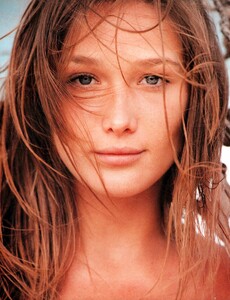 Marie_Claire_UK_June_1990_Carla_Bruni_04.thumb.jpg.71320123fbbf05768708d9144e864f2f.jpg