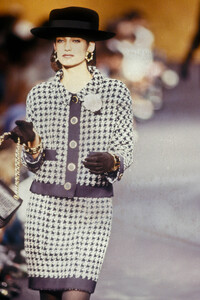 Michelle_Legare_Chanel_Couture_FW1989_06.jpg