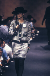 Michelle_Legare_Chanel_Couture_FW1989_07.jpg