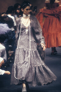Michelle_Legare_Chanel_Couture_FW1989_14.jpg