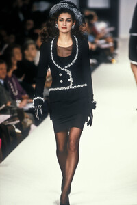 Michelle_Legare_Chanel_Couture_SS1990_02.jpg