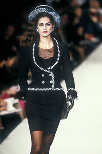Michelle_Legare_Chanel_Couture_SS1990_04.jpg