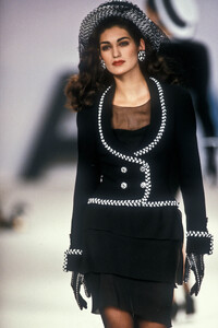 Michelle_Legare_Chanel_Couture_SS1990_05.jpg