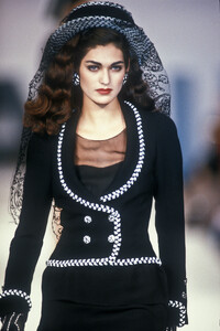 Michelle_Legare_Chanel_Couture_SS1990_07.jpg