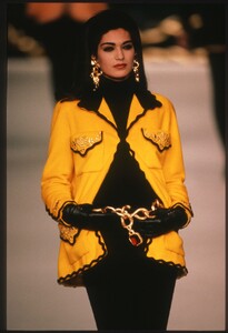 Michelle_Legare_Chanel_FW1990_01.jpg