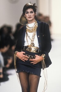 Michelle_Legare_Chanel_FW1991_01.jpg