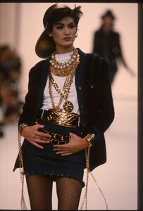 Michelle_Legare_Chanel_FW1991_03.jpg