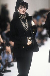 Michelle_Legare_Chanel_FW1991_05.jpg