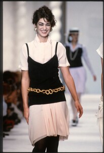 Michelle_Legare_Chanel_SS1990_02.jpg