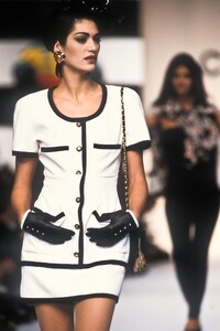 Michelle_Legare_Chanel_SS1991_02.jpg
