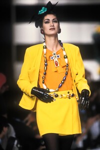 Michelle_Legare_Chanel_SS1991_04.jpg