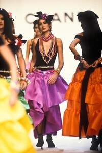 Michelle_Legare_Chanel_SS1991_06.jpg