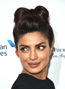 Priyanka_BAFTA_2016_282529.jpg