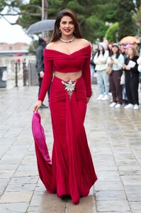 Priyanka_Chopra-Jonas_-_attends_the_Bulgari_Mediterranea_High_Jewelry_event_at_Palazzo_Ducale_28529.jpg