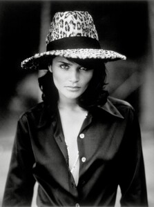 Roberto_Verino_FW1995_Helena_Christensen_02.thumb.jpg.b8e71e2f158860b1cdf2a343b7c6cd2d.jpg