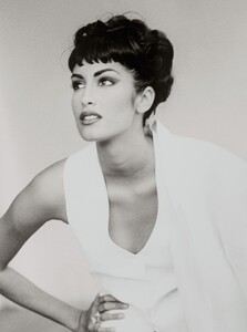 Roberto_Verino_SS1992_Yasmeen_Ghauri_by_Jacques_Olivar_01.thumb.jpg.094e7636be1417252d9fd063665a8410.jpg