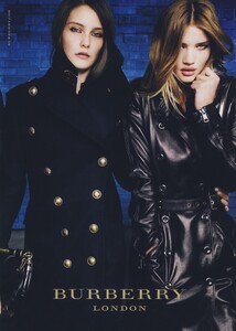 Testino_Burberry_Fall_Winter_2010_11_06.thumb.jpg.0748e735ad312b19f4311d1a0efcdd6c.jpg