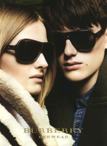Testino_Burberry_Fall_Winter_2010_11_13.thumb.jpg.2cd0ba1acb95ecf35dd209c91fad9a0b.jpg