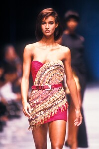 Versace SS 1990 04.jpg
