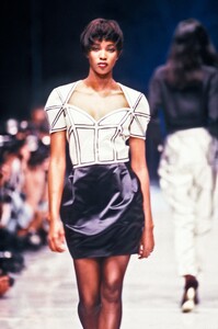 Versace SS 1990 08.jpg