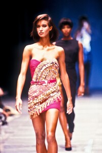 Versace SS 1990 17.jpg