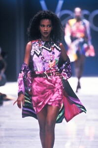 Versace SS 1990 21.jpg