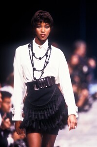 Versace SS 1990 28.jpg