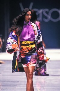 VersaceSS199033.thumb.jpg.3781b93d947fbc594522e3c9189a4457.jpg