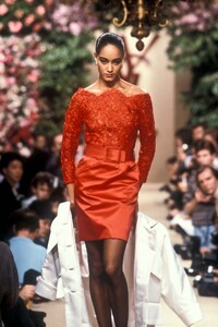 YvesSaintLaurent1987HauteCoutureSS40.thumb.jpg.239b5befb7e749f3a7fdaa19fa701757.jpg