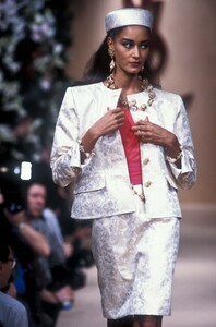 YvesSaintLaurent1991HauteCoutureSS9.thumb.jpg.65ac8425f8e84af90d02340c89ea8b06.jpg