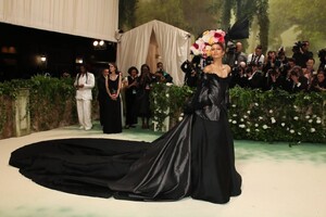 Zendaya---2024-Met-Gala-in-New-York-City-09.jpg